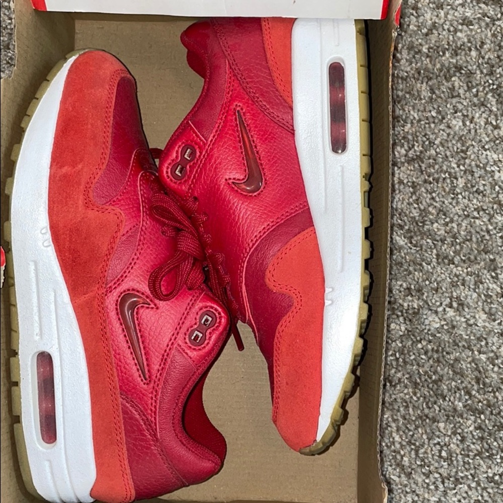 Women’s Nike air max 1 premium